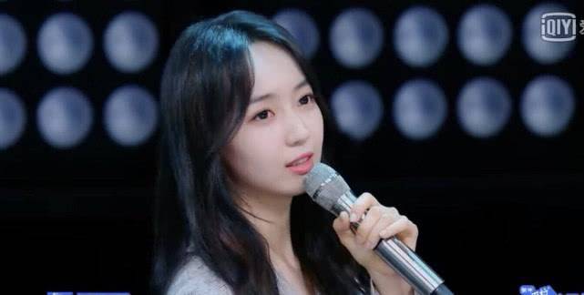 表演诗朗诵被全网嘲,秦牛正威的颜值水平也不高_吴亦凡_节目_气质