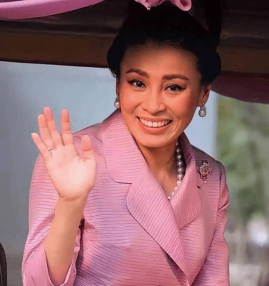 苏提达钟爱少女粉!