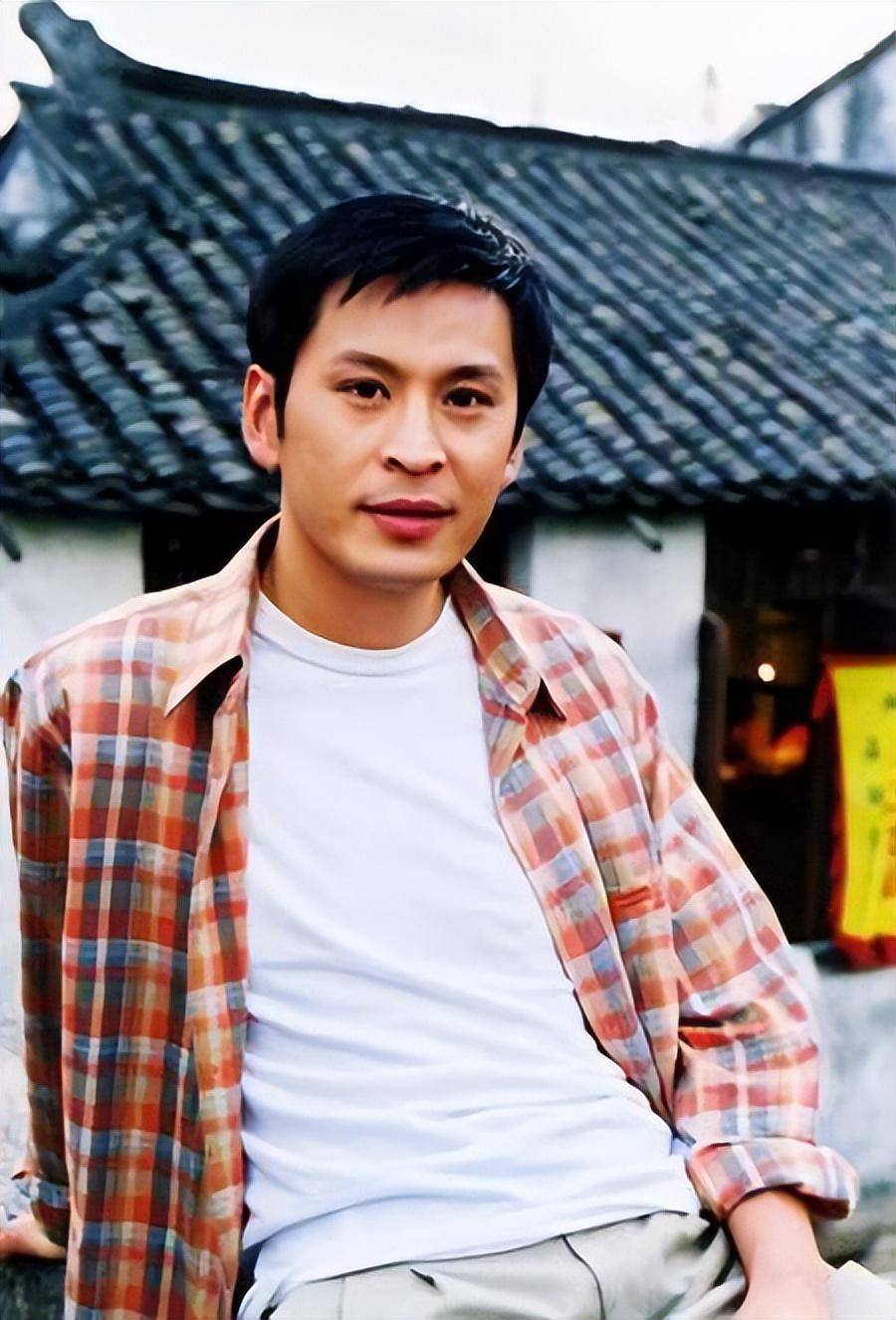 著名演员王亚楠:歪打正着走上演艺路,41岁做父亲_父母_高考_青岛