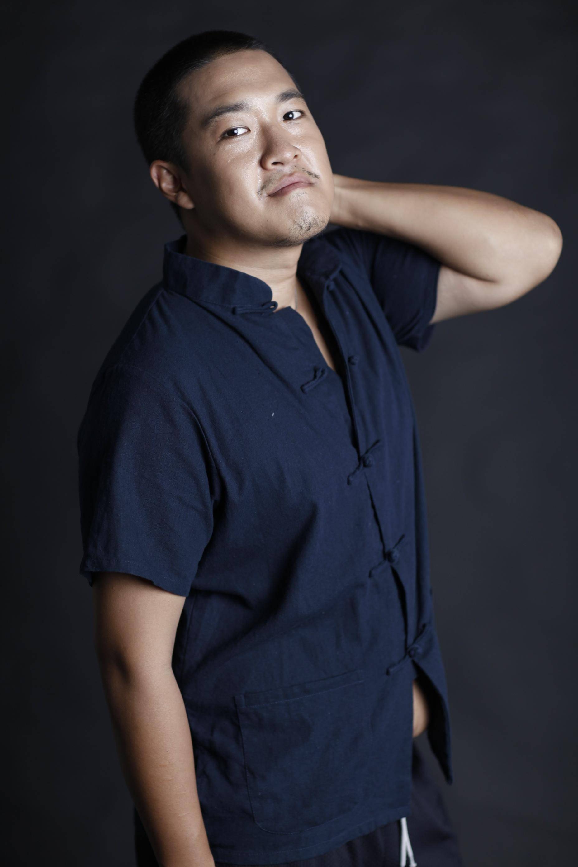 不知道是不是有在锻炼健身,许久不见,张博宇整个人暴瘦,比起往日瘦了