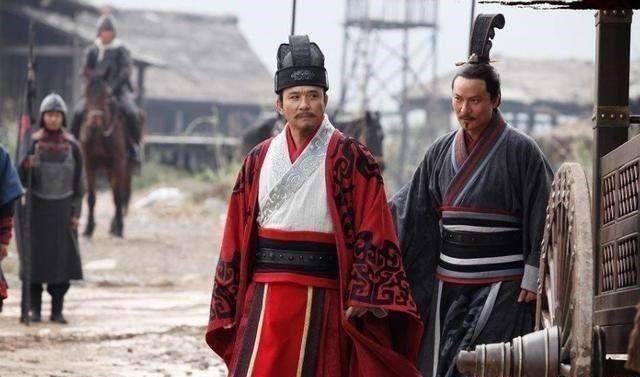 还有一点,沛县县令要起兵造反时,便与萧何,曹参二人商量,可见,这二人