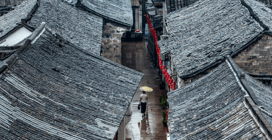 诉说着时光仿若被蒙上了一层薄纱烟雨中的芝英古镇就被在这如诗如画的