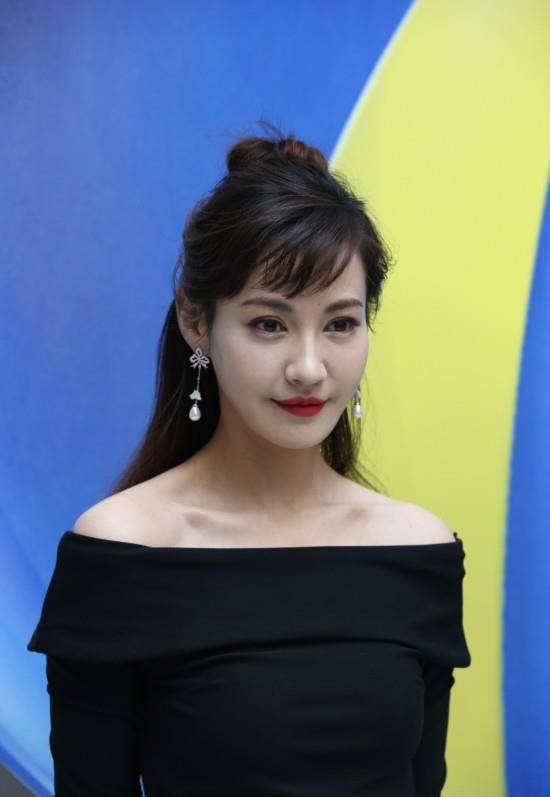 杨雪罕露面,皮肤白美太会美丽,低调嫁人女儿继承美貌_赵海_baby_母女