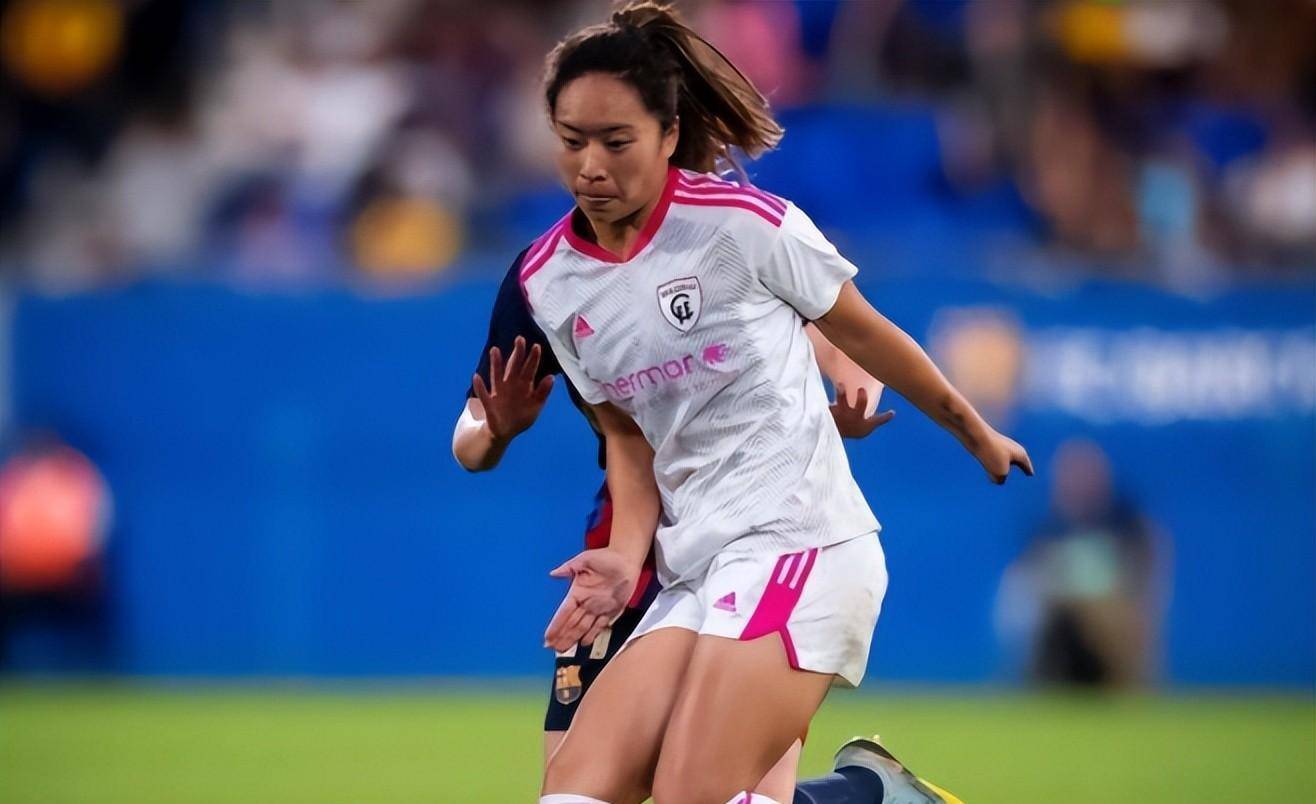 唐嘉丽惨遭失败,西甲首秀单刀失手,无法翻越巴萨之山_马德里_中国女足