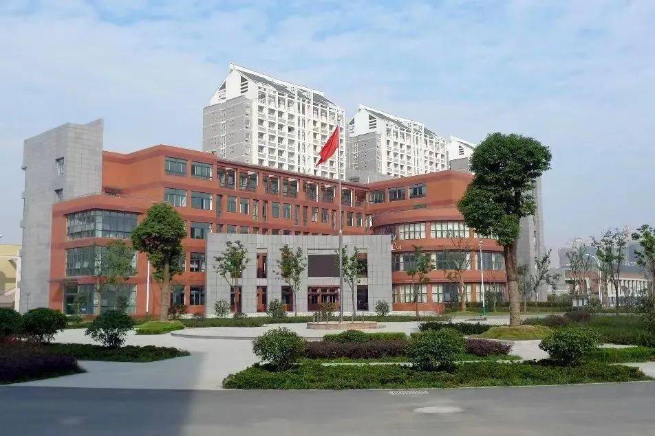 com学校简介合肥市第四十六中学创建于1946年,办学历史悠久,文化积淀