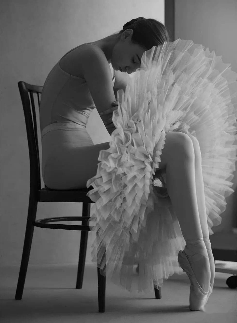 斯坦尼拉夫斯基剧院芭蕾舞者zhanna gubanova黑白舞蹈短片《dance in