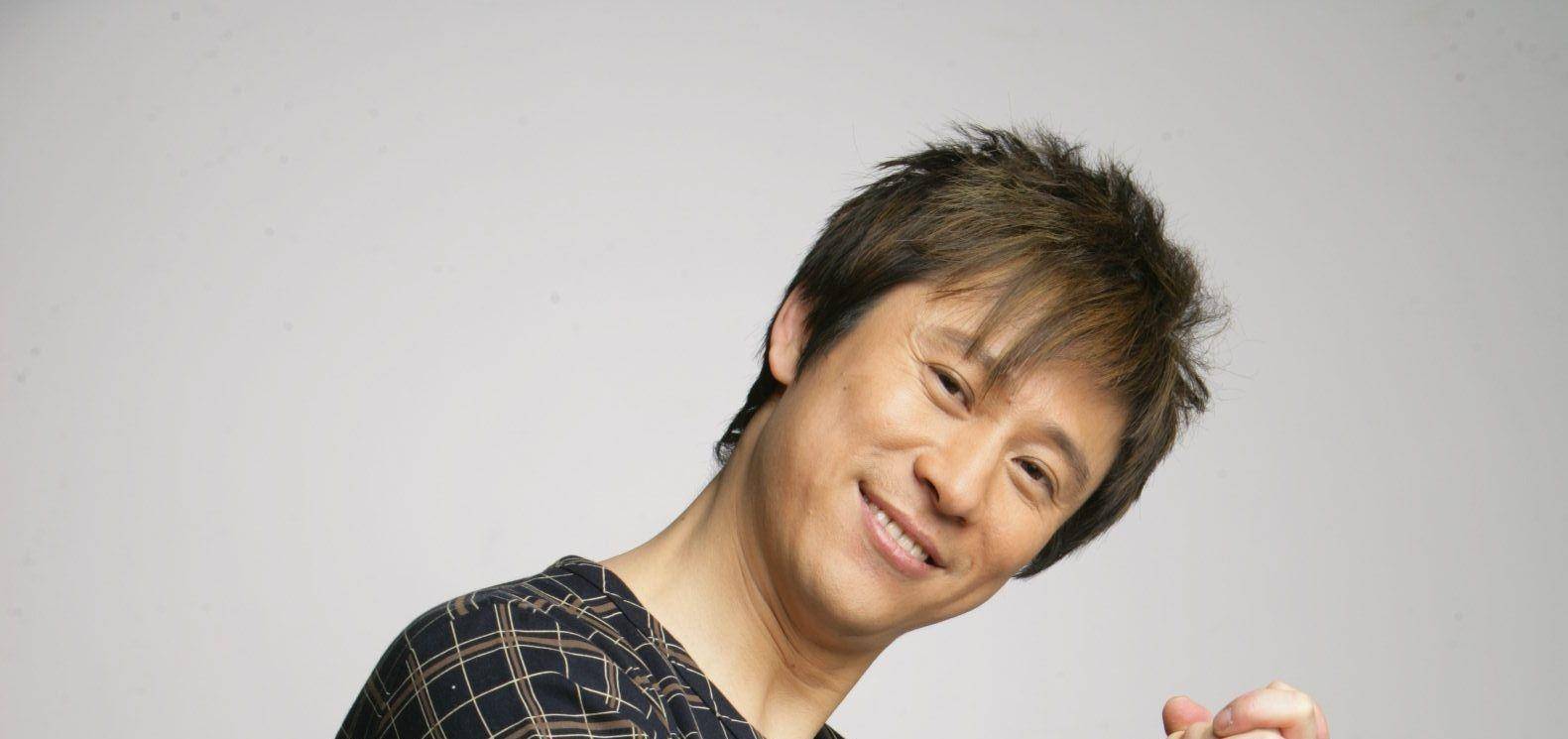 52岁解晓东近况,冻龄颜值超有男人味,成上市公司老板身家上亿_网友