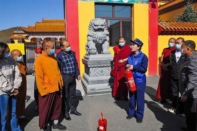 快讯丨乌兰浩特市消防救援大队联合市委统战部到葛根庙开展消防安全