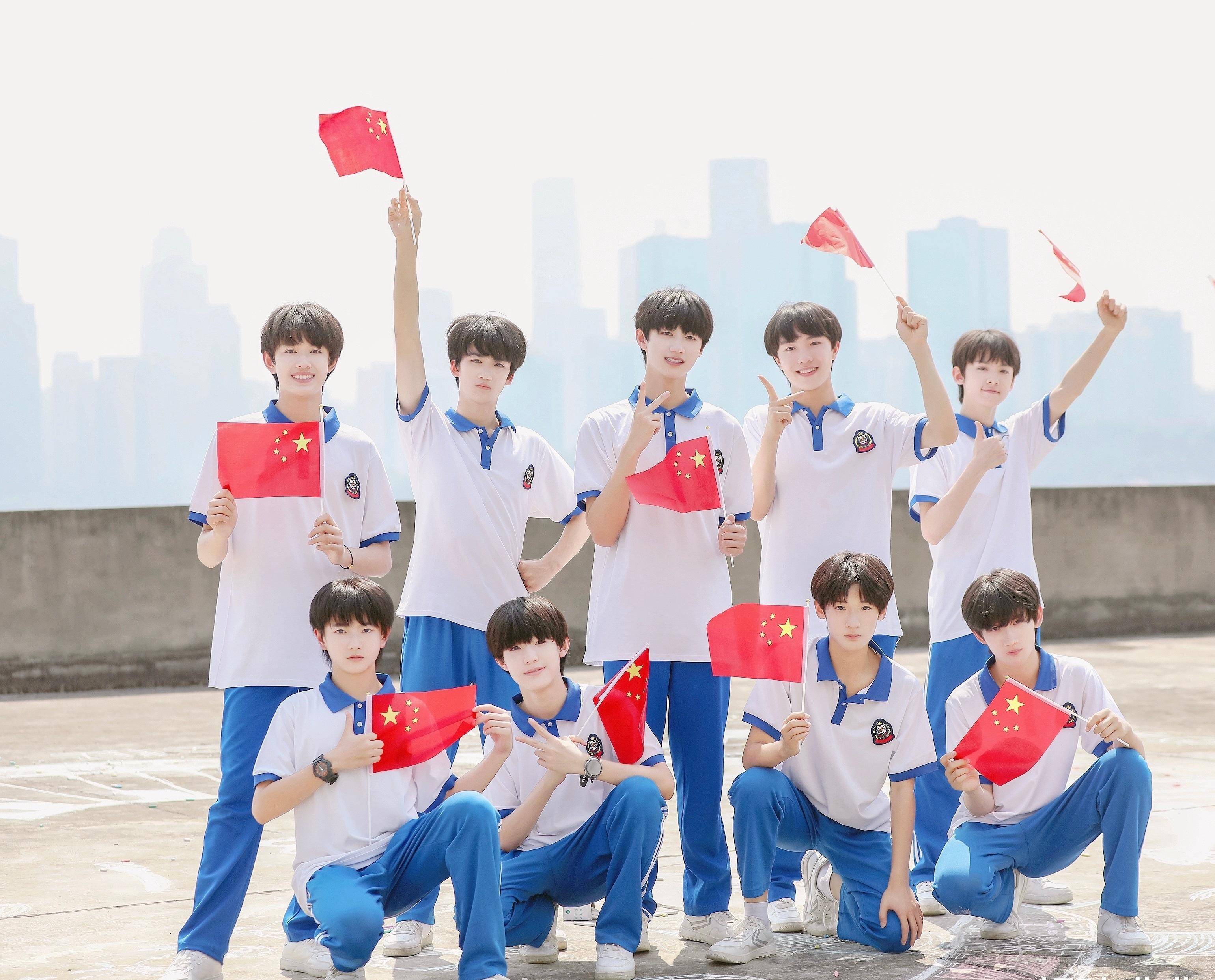 tf三代八年后唱tfboys的《梦想起航》,却写错师兄名字,还刚放出就下架