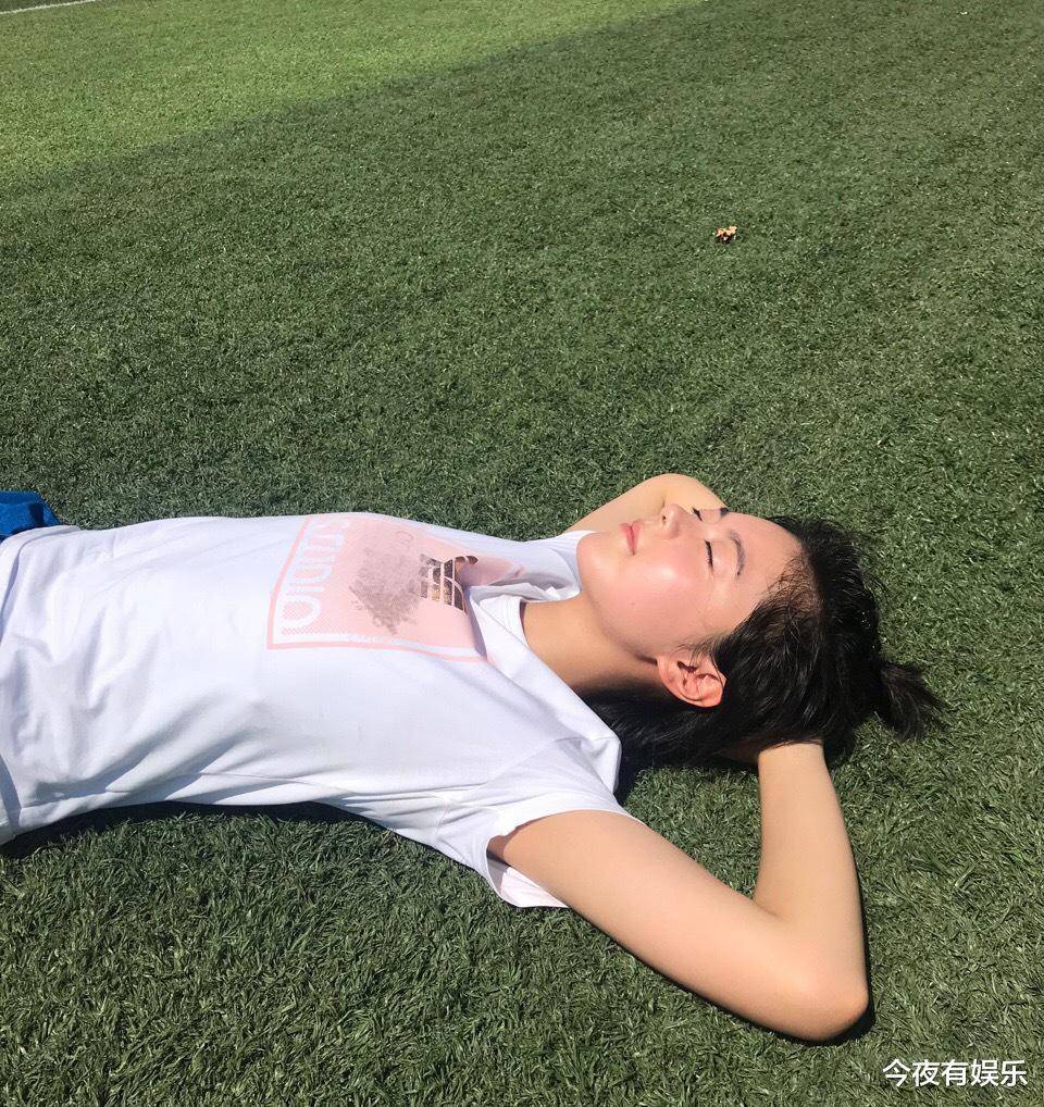 18岁赵今麦"时尚过猛",穿上紧身健身服后展露出真实身材!