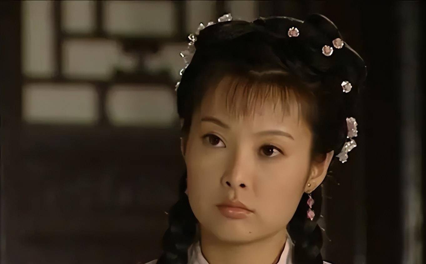 2000年《铁齿铜牙纪晓岚》中袁立饰演伶牙俐齿的侠女杜小月,让不少人