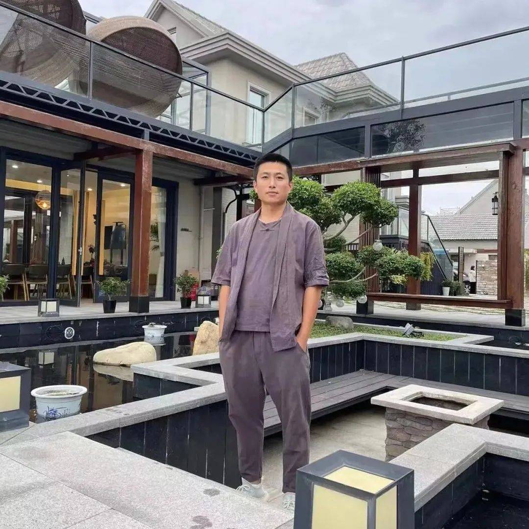 这个北方汉子辞去五星级酒店工作,来崇明当起“民宿管家”_客人_余来_服务