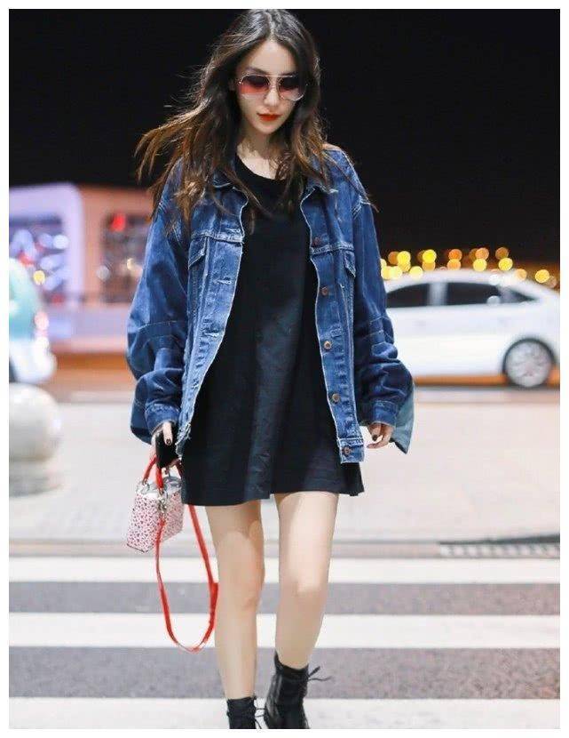 杨颖穿"黄晓明衣服"力破离婚谣言?配马丁靴又甜又酷还显腿!