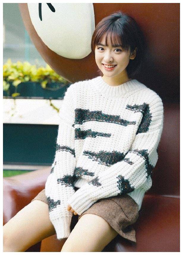 瘦了的沈月颜值就跟开挂一样,穿短裙狂秀腿,真是秀儿_风格_时尚