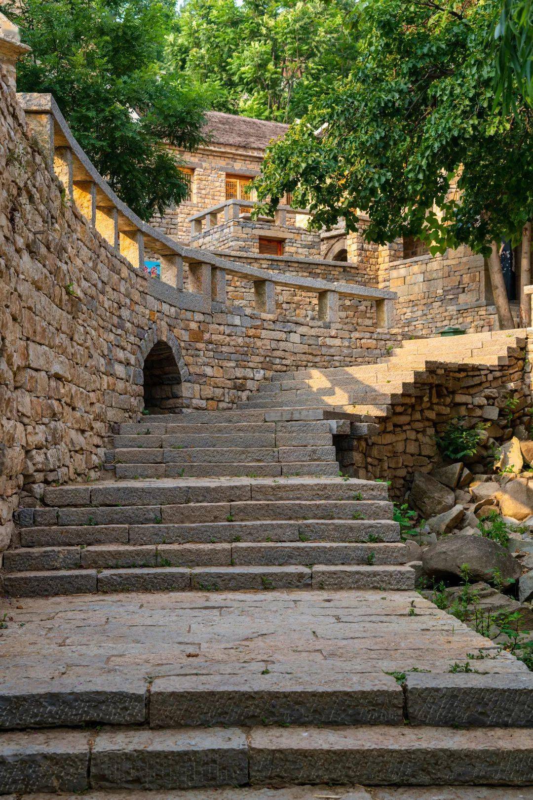 由五个古村落组成,沿齐长城一线分布,所以被称之为"一线五村"