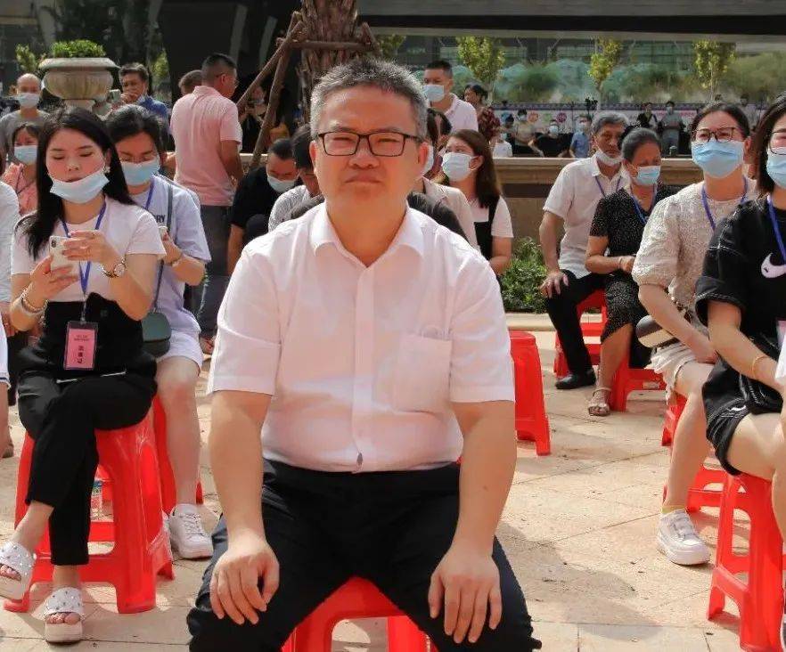 南康区政府副区长刘东海,区住建局党组书记,局长王茂桂出席仪式.