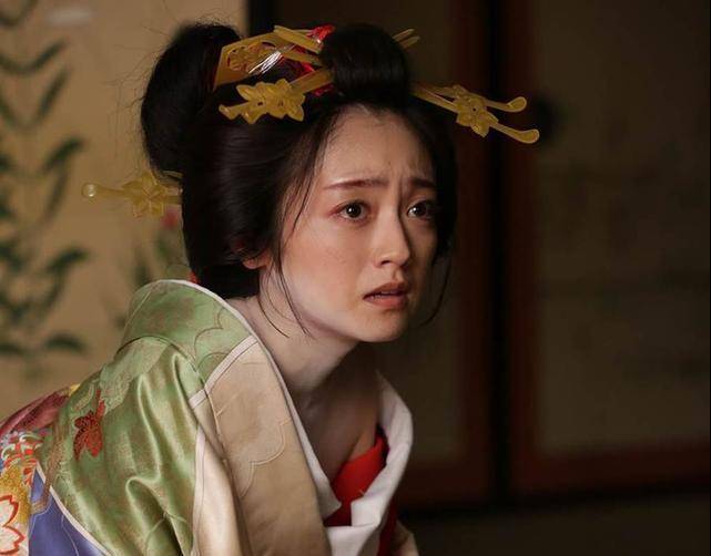 "命运弃子"安达佑实:童星出道红极一时,成亲妈摇钱树星途尽毁_女儿