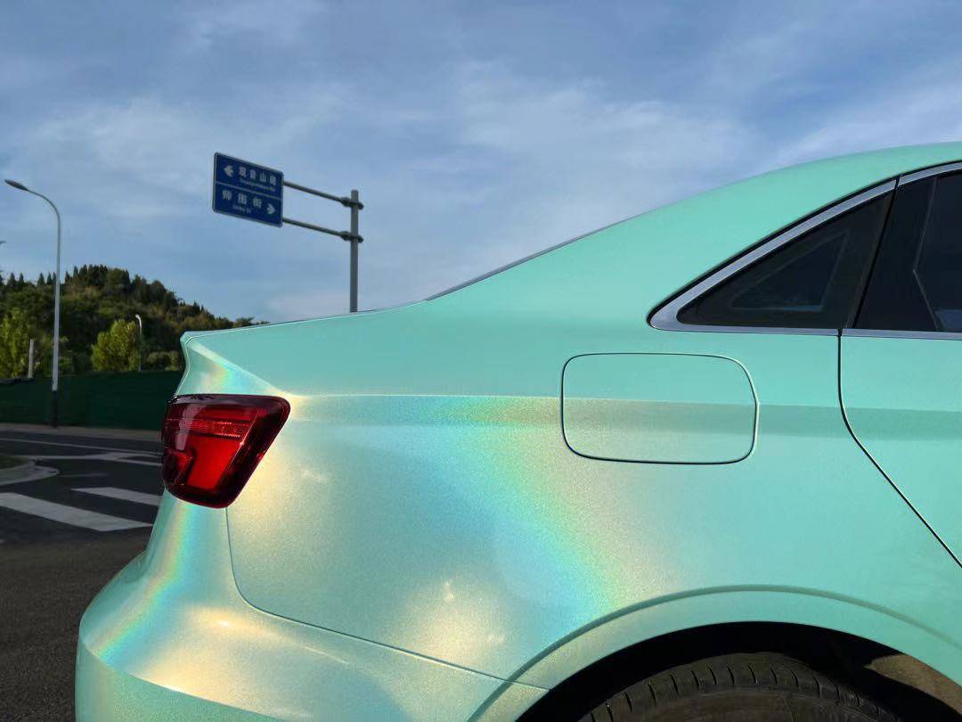 卡慕斯改色膜镭射蒂芙尼,如浅水般冰凉,让燥热瞬间消散~_蓝中_清泉