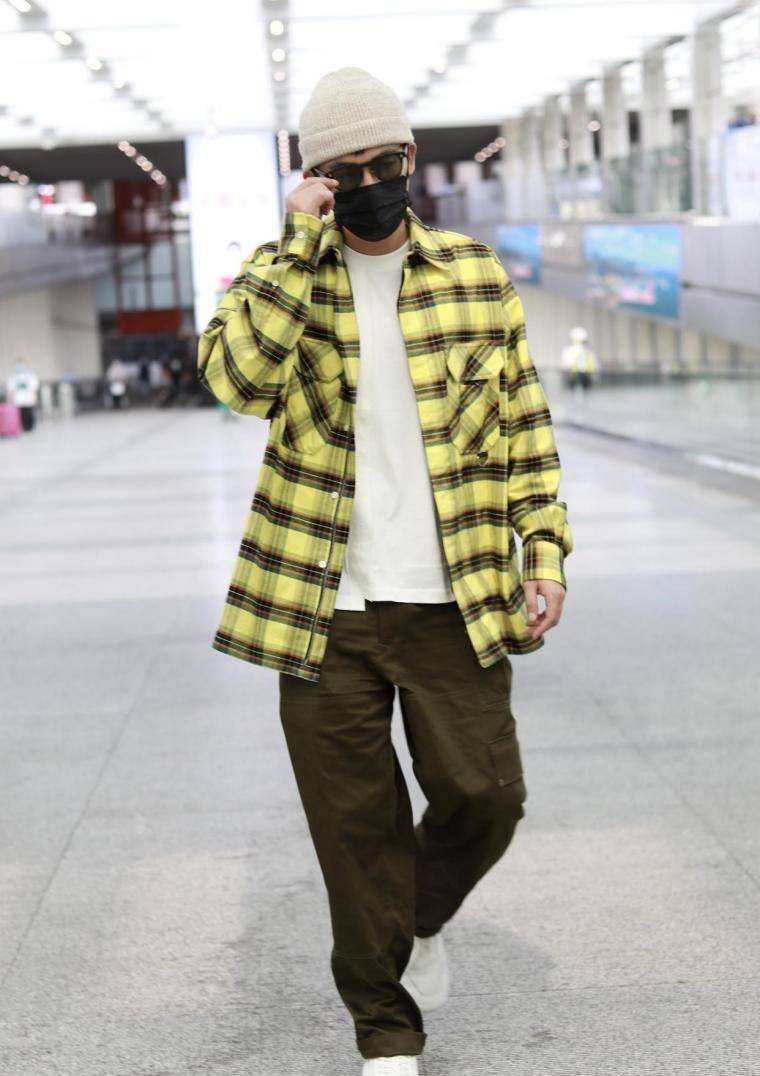 欧豪"男友风"穿搭真的帅,休闲装都挡不住好身材,很难不吸引人_颜色