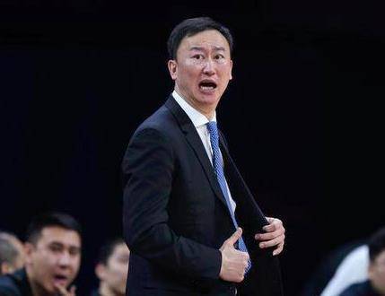 18投9中26分,新援让刘伟伟笑到了最后,男篮传奇负于老东家_吴青龙