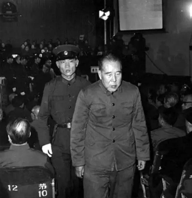 1971年他临危受命，全权接管总参部，深受毛爷爷信任，会是谁呢？_张才千_国民党_黄永胜