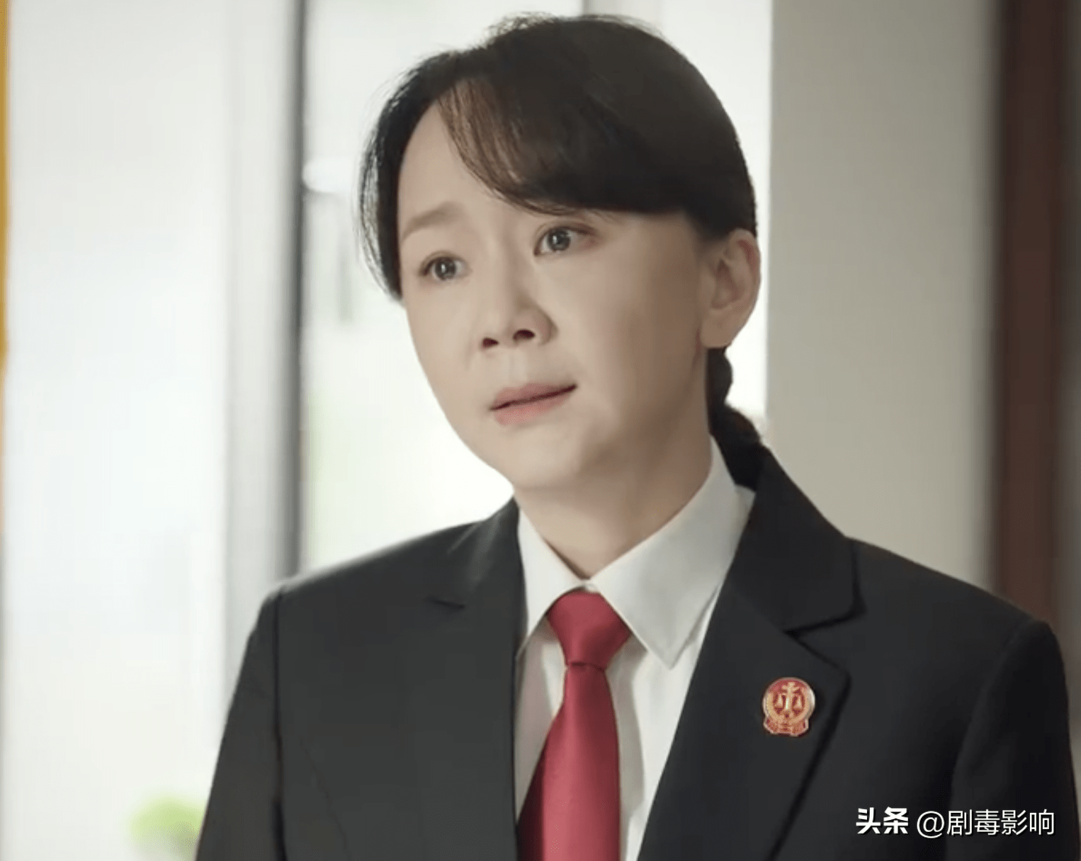 《底线》4位女性,叶芯是"愣头青",王秀芳上演"欢乐喜剧人"_王莎莎