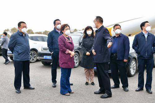 10月8日,朔州市委副书记,市长吴秀玲带队深入平鲁凤凰城高速口,山阴北