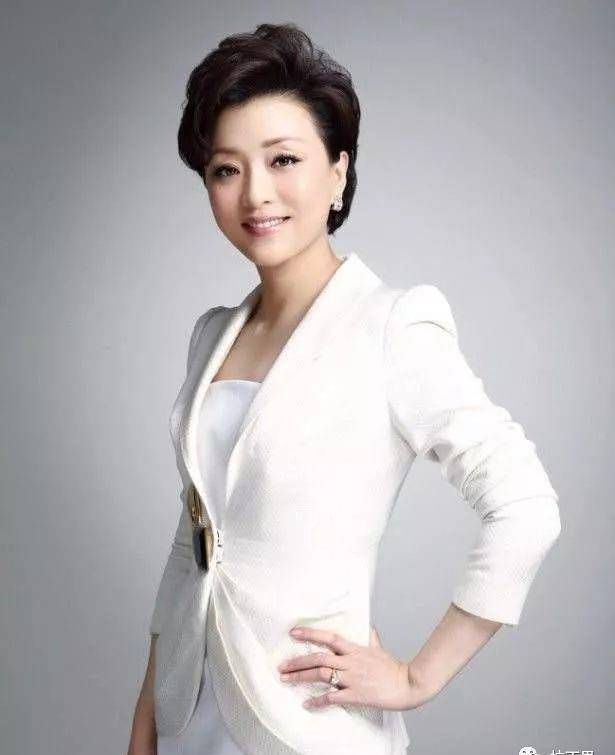 中国十大最漂亮的女主持人排名!董卿排第三,第1名没想到是她!