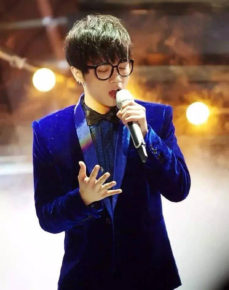 华晨宇,张碧晨,从相爱到相离,仅仅不到两年,爱的快,分的也快_小碧