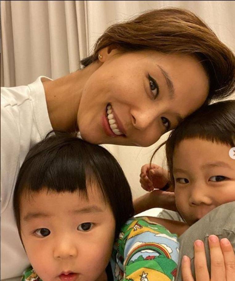 韩女星一见钟情的帅老公,妻子竟不知他做啥_金娜英_丈夫_工作