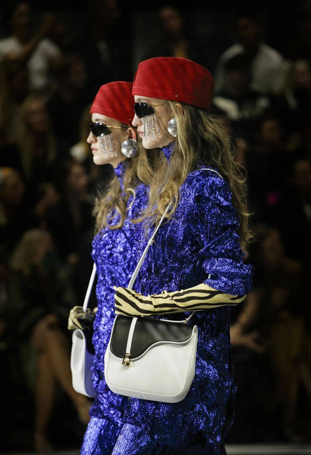 以「双生」之名,玩一场镜像的幻觉游戏_gucci_michele_双胞胎