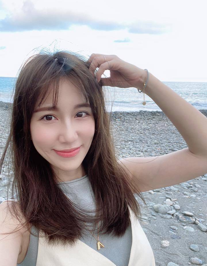 台湾女星黄暐婷自曝,在公交车上遇到色狼抓大腿,被吓傻对方逃跑_apple