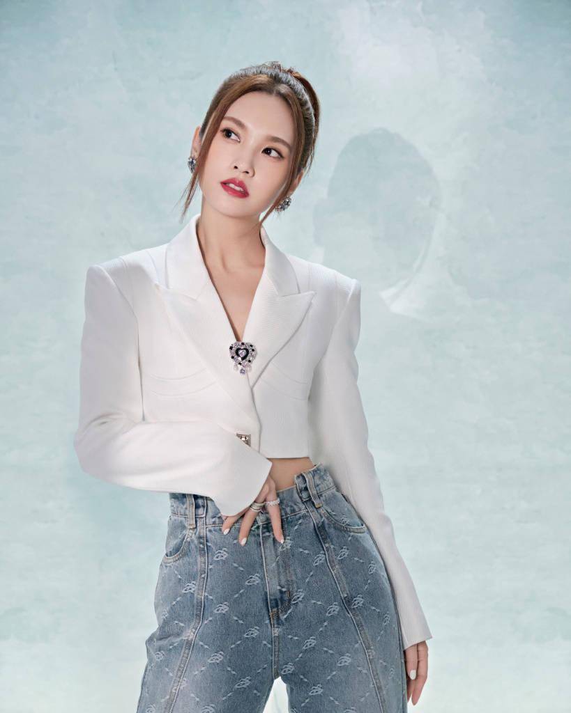 杨丞琳高马尾利落造型写真释出 露脐装秀小蛮腰洋气时髦_马尾_杨丞琳