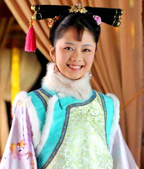 谭松韵是十分幸运的,她在2010年的时候,就参演了郑晓龙指导的清宫剧