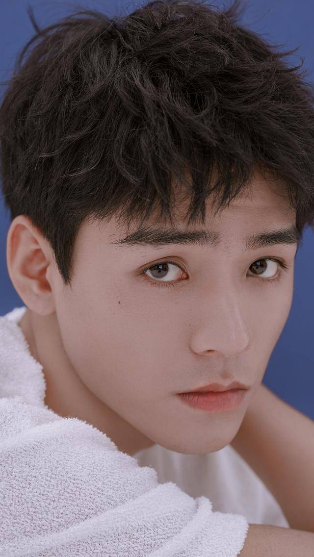 龚俊生图首曝光,谈创造营:如果去是去取经的_西装_照片_颜色