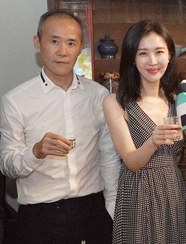 田樸珺真不是靠臉征服王石,健身照暴露真實身材,長腿蠻腰似超模_瑜伽