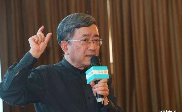 我也看过一些对他的批评文章,包括"石一歌"问题等等,但转眼一看到他的