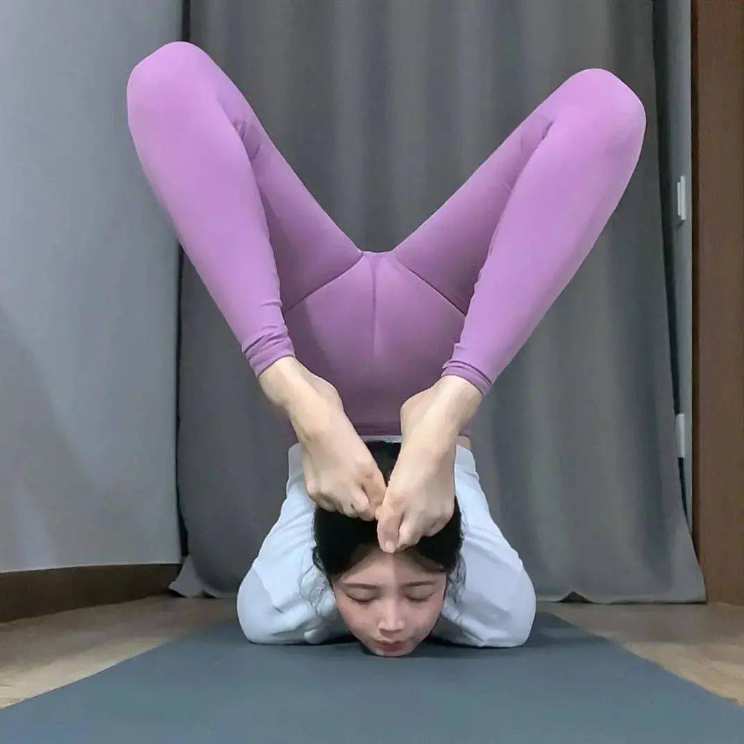极品瑜伽女神,极致腰臀比,这逆天柔韧性我服了!_健身_ins_女生