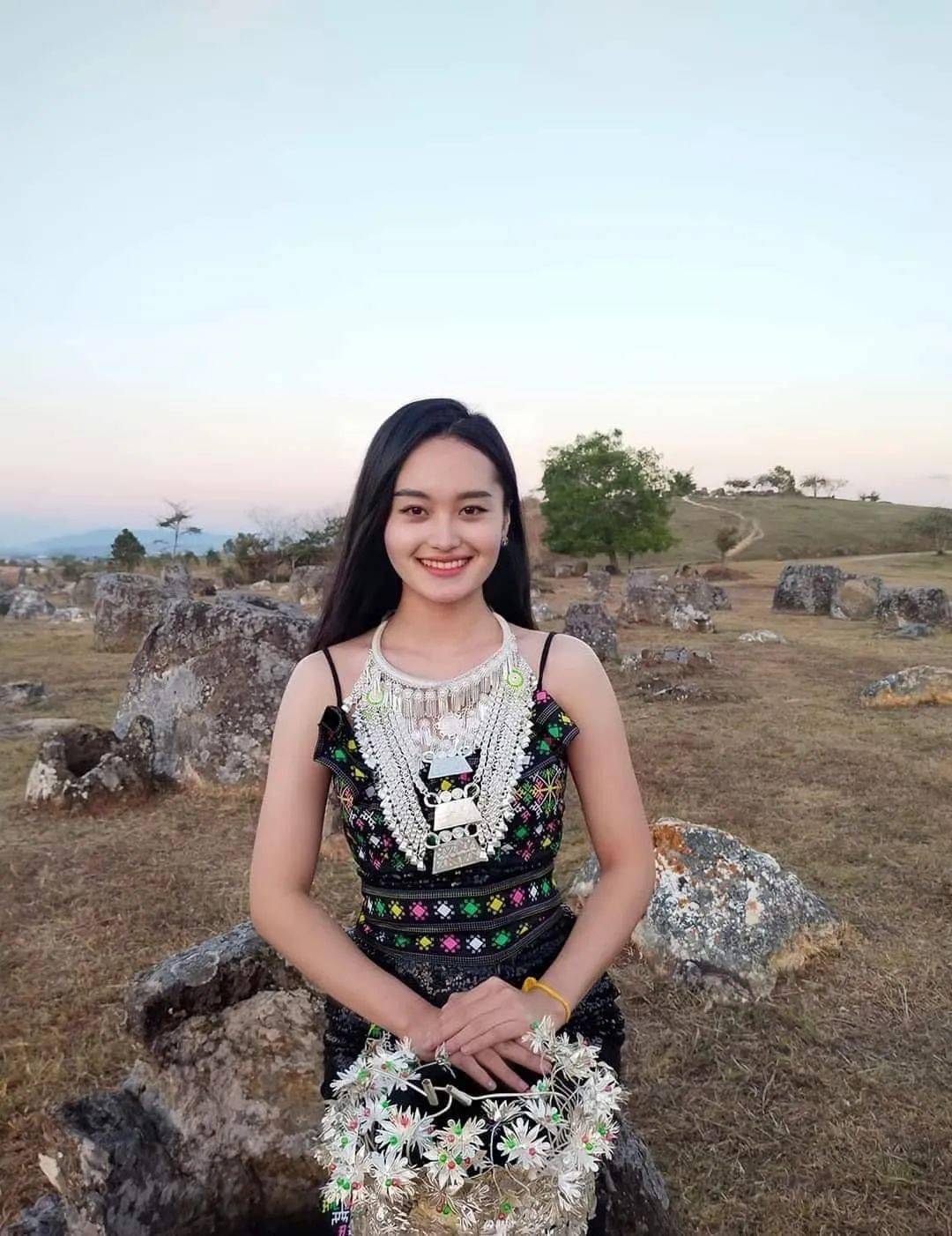 21岁苗族女孩罗帕英,摘"老挝环球小姐"桂冠!_大赛_女性_english