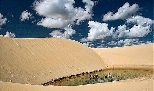 沙漠里钓鱼见过没？世界上“奇怪”沙漠，没有黄沙却遍地河虾