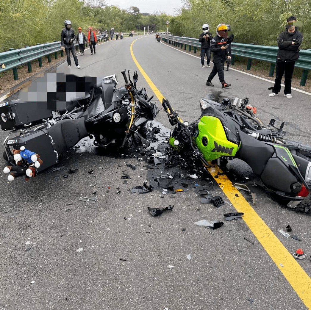 摩托车车祸现场图片
