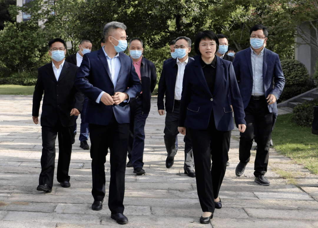 10月11日下午,市委常委,市纪委书记,市监委主任吴燕带队到婺城区城东