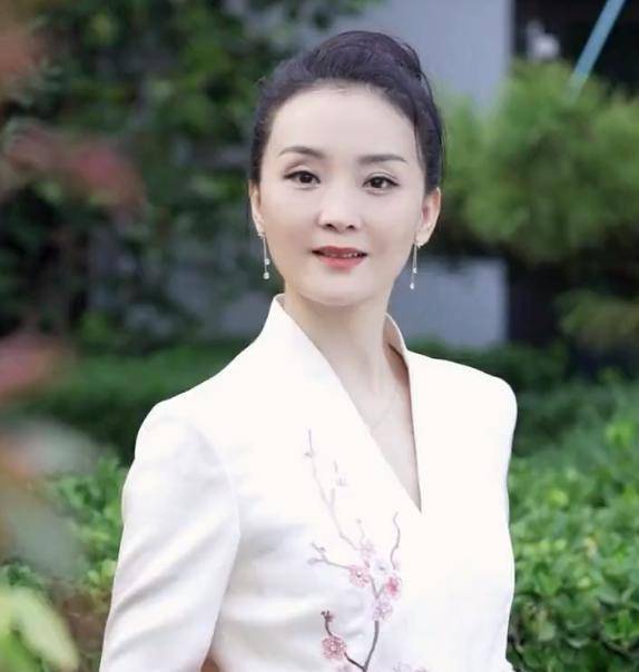 "晴格格"王艳破产了?北京豪宅被拍卖11.