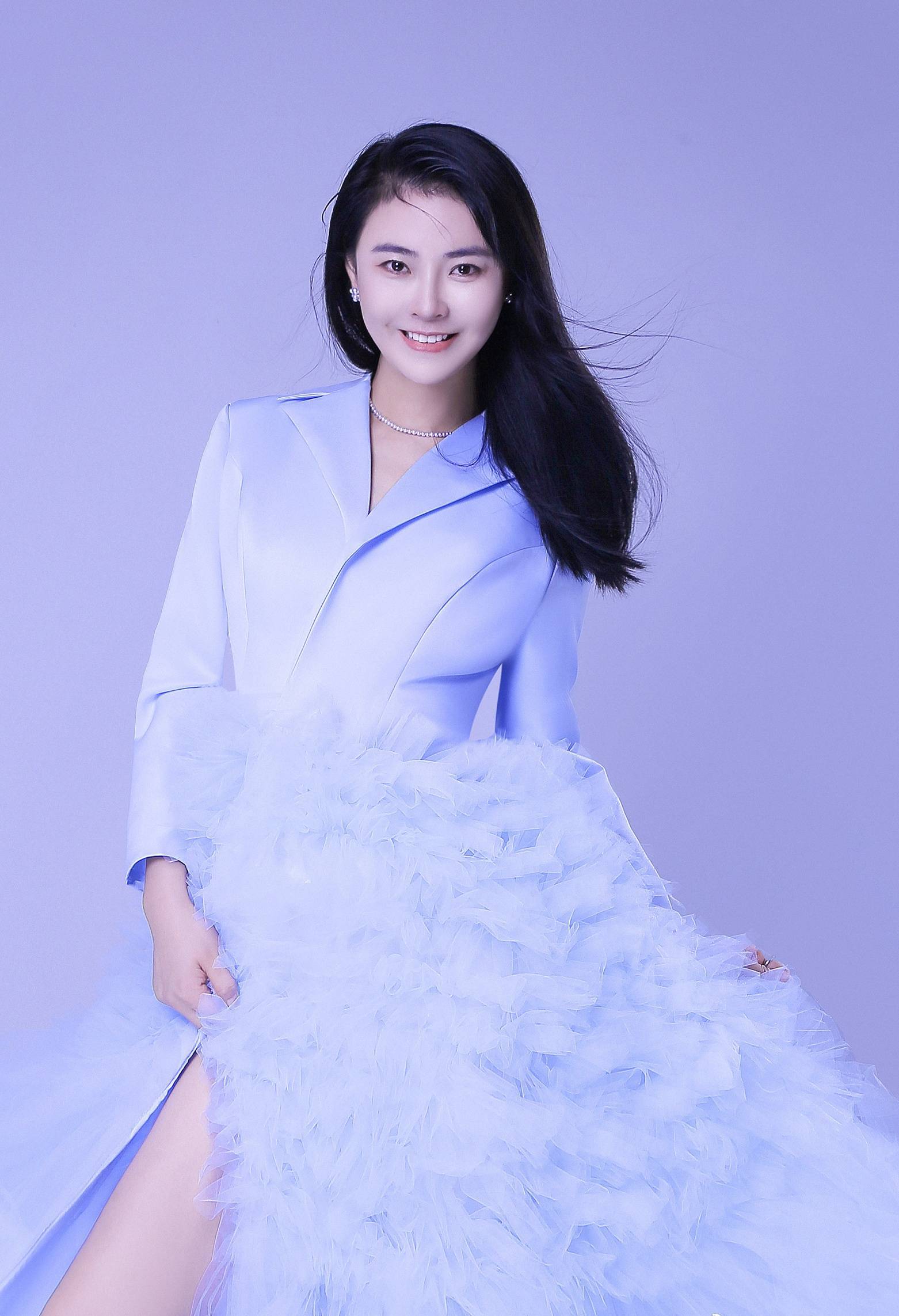 世界小姐亚军吴丹身穿天蓝色高开衩长裙,尽显大美长腿_写真_中国_照片