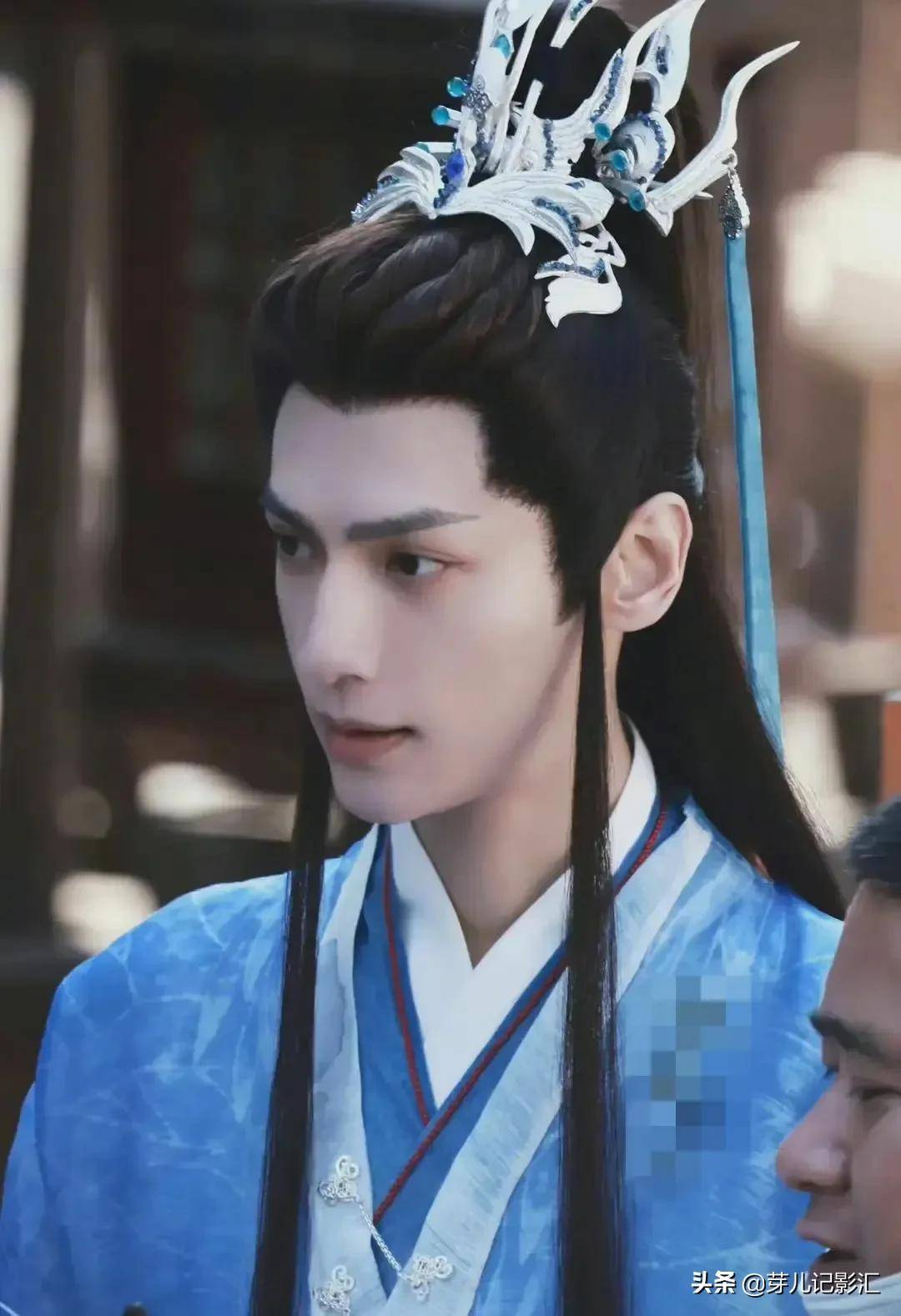 任嘉伦最近瘦脱相,网友表示千万不要学罗云熙_发型_五官_女明星