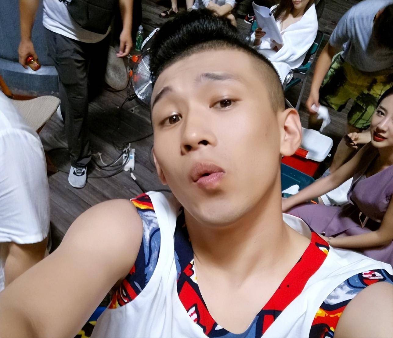 网红天佑嘲讽仙洋,直言对方名声一直不好,和谁在一起也玩不久_阿哲