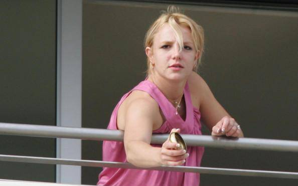 39岁布兰妮真的老了,曾经的甜美气质已不再,她到底经历了什么_身材_穿