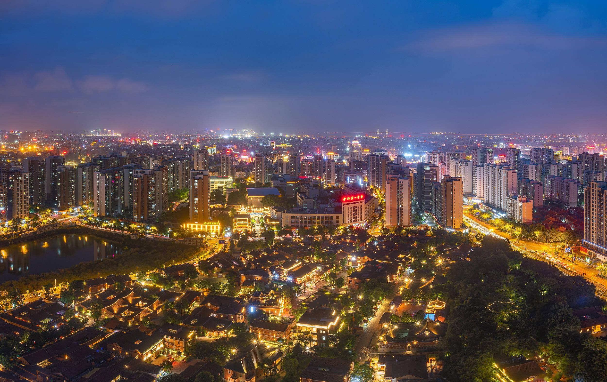 「沉」多「浮」少,晋江系鞋服品牌三十年兴衰史|产业观察_市场_安踏