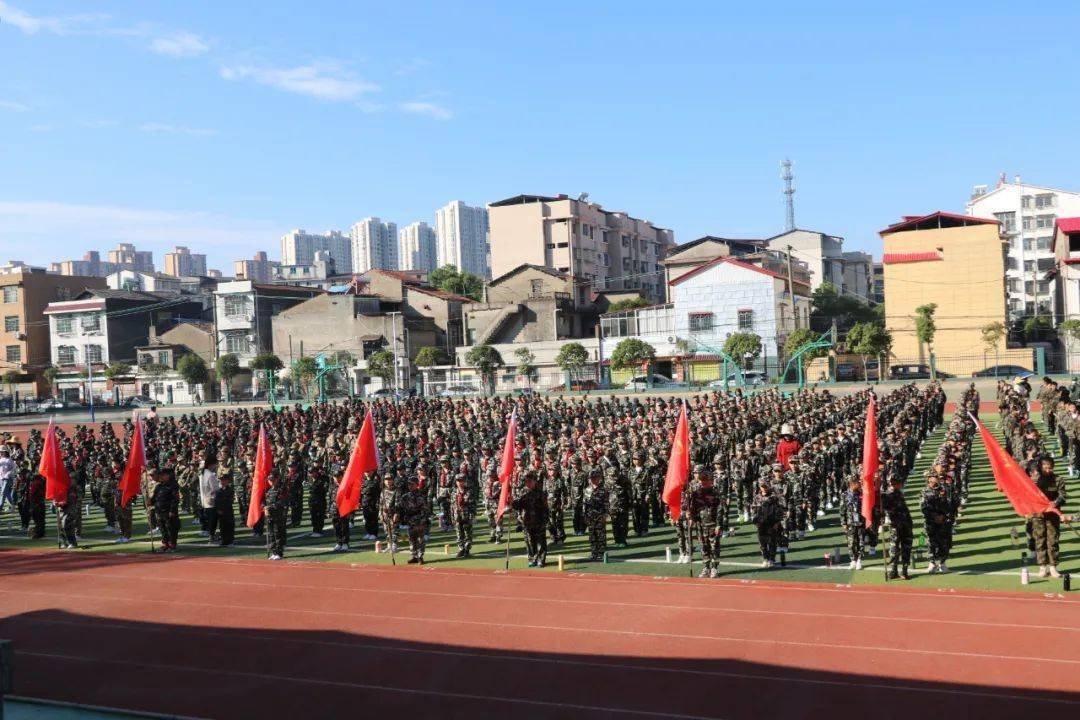 城关中心小学举行学生军训动员大会