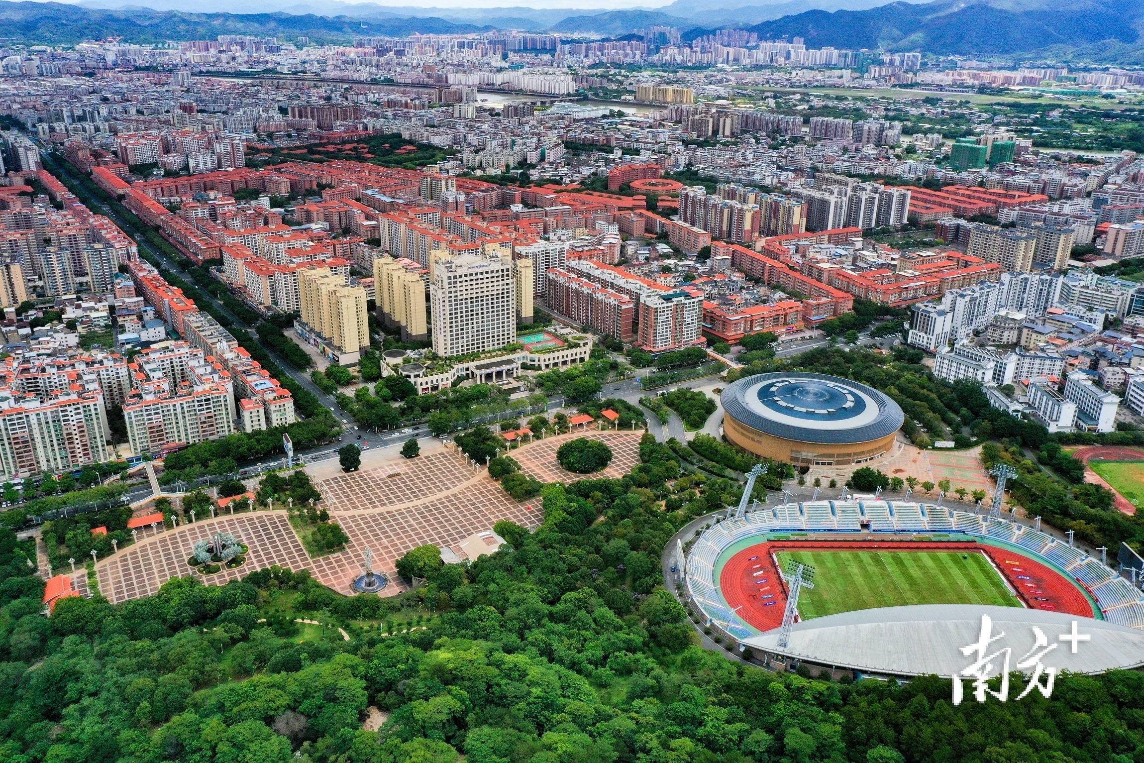 十年为期,作为梅州中心城区,县域经济发展排头兵的梅县区,在时间的